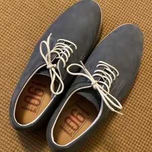 1901 light blue suede shoes